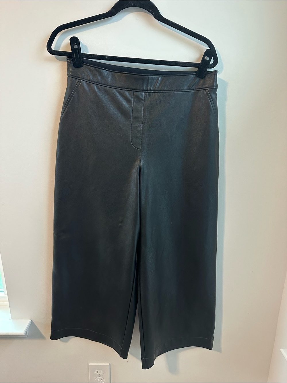 SPANX Faux Leather Wide Leg Cropped Pants Black Size Large